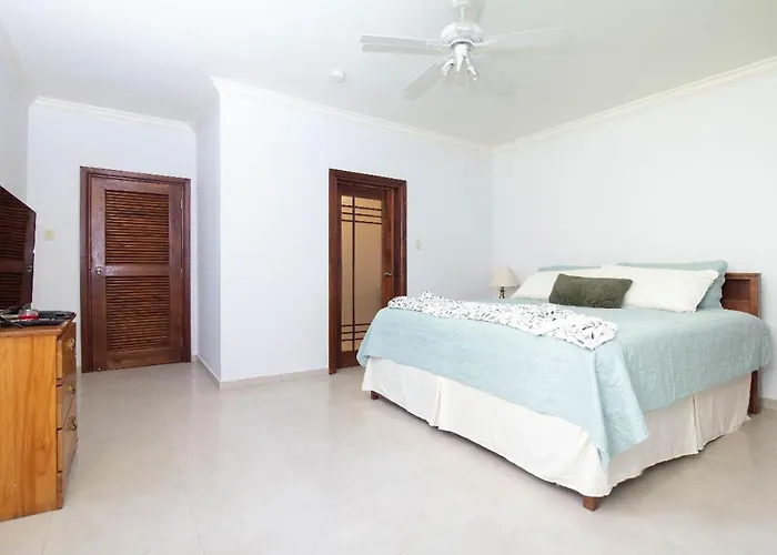 Crystal Cove Oceanfront/ 2 Bedroom Aparthotel 4*