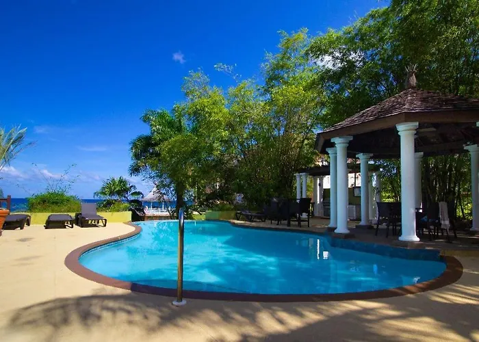 Crystal Cove Oceanfront/ 2 Bedroom Aparthotel